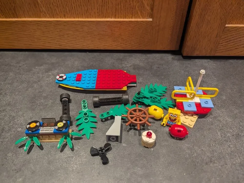 LEGO SpongeBob SquarePants Heroic Heroes of the Deep set #3815 & Bikini Bottom